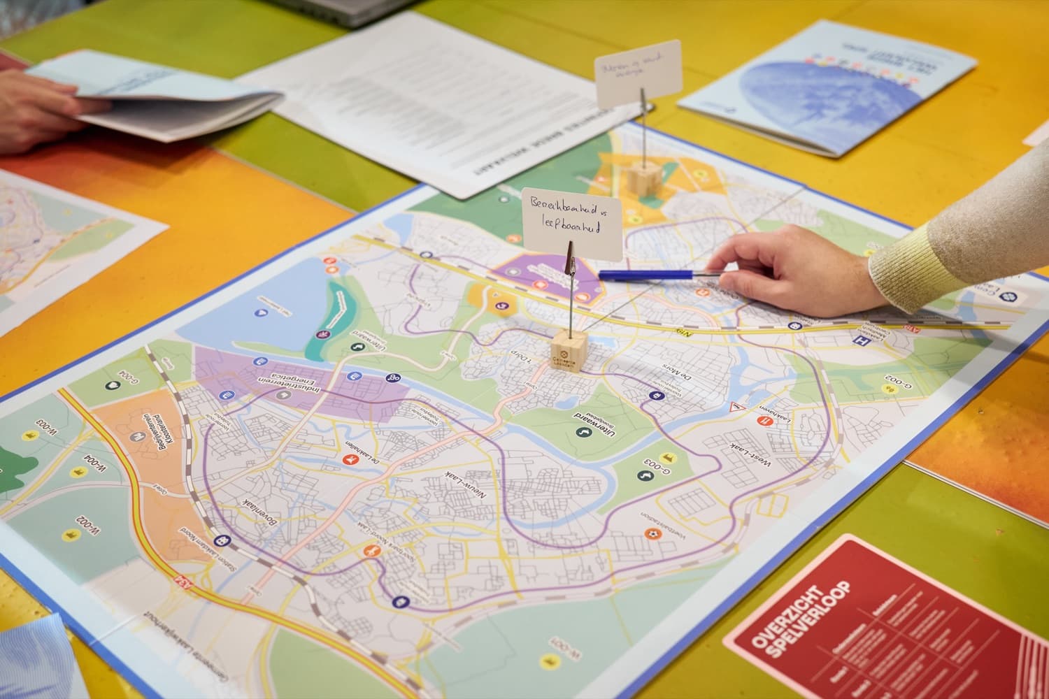 Speelkaart van Laakdam op tafel tijdens een sessie